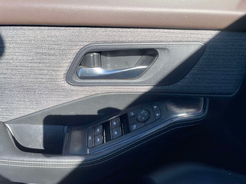 Used 2023 Nissan Rogue SV AWD/4WD image 19