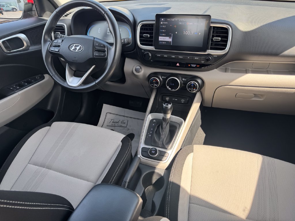Used 2025 Hyundai Venue SEL FWD image 14