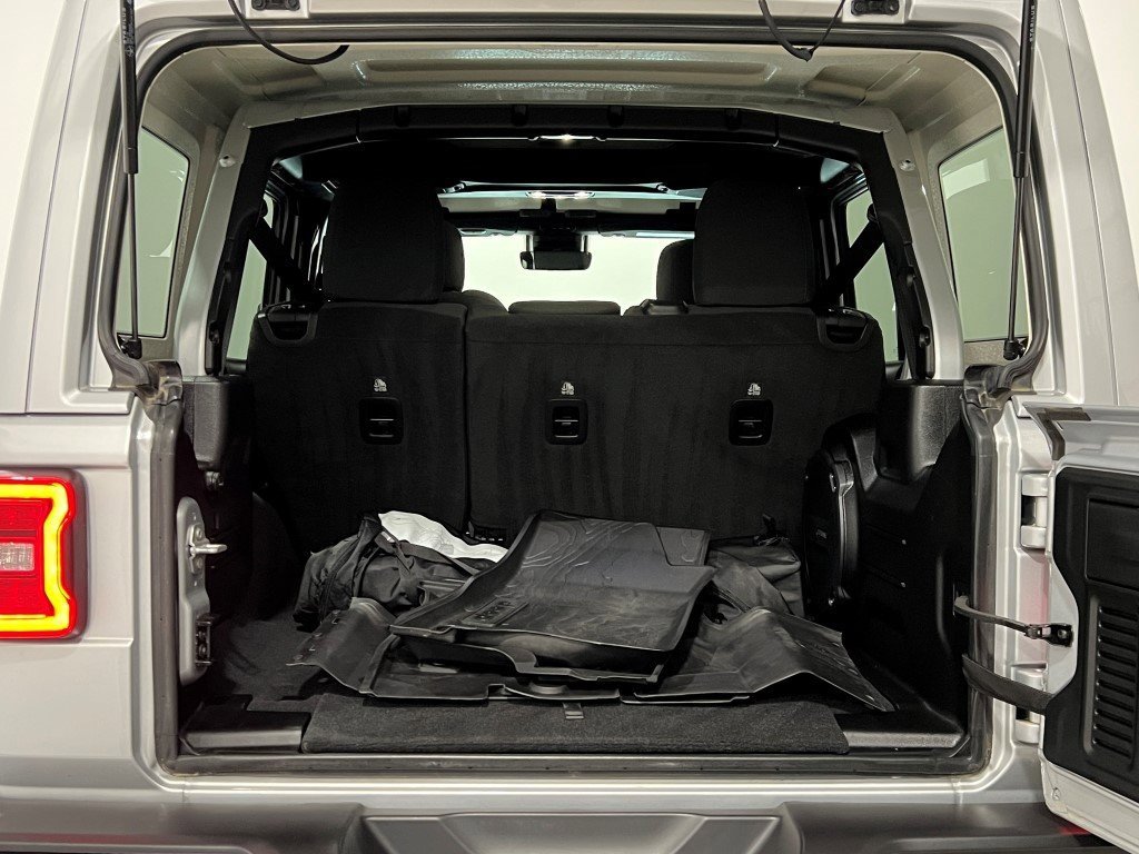 Used 2022 Jeep Wrangler Unlimited Rubicon w/ LED Lighting Group image 9