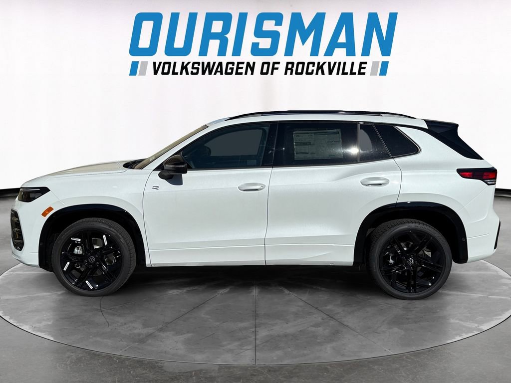 New 2025 Volkswagen Tiguan SE R-Line image 3