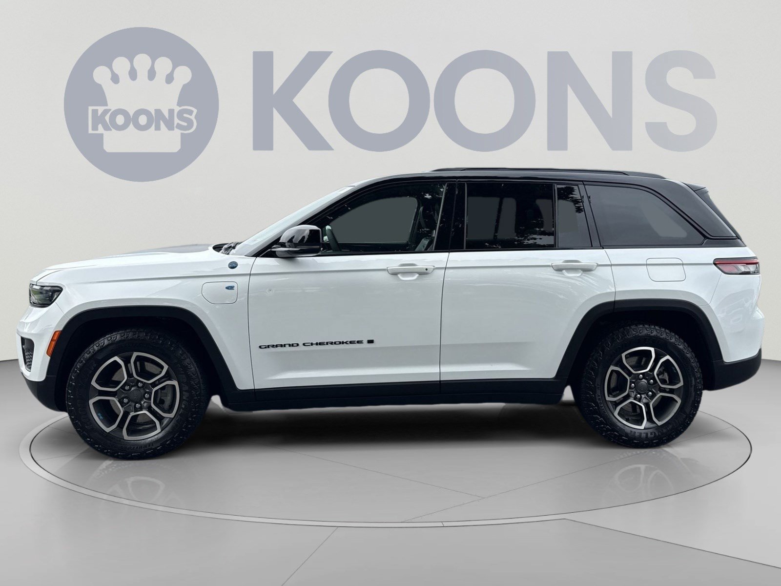 Used 2024 Jeep Grand Cherokee Trailhawk AWD/4WD image 2