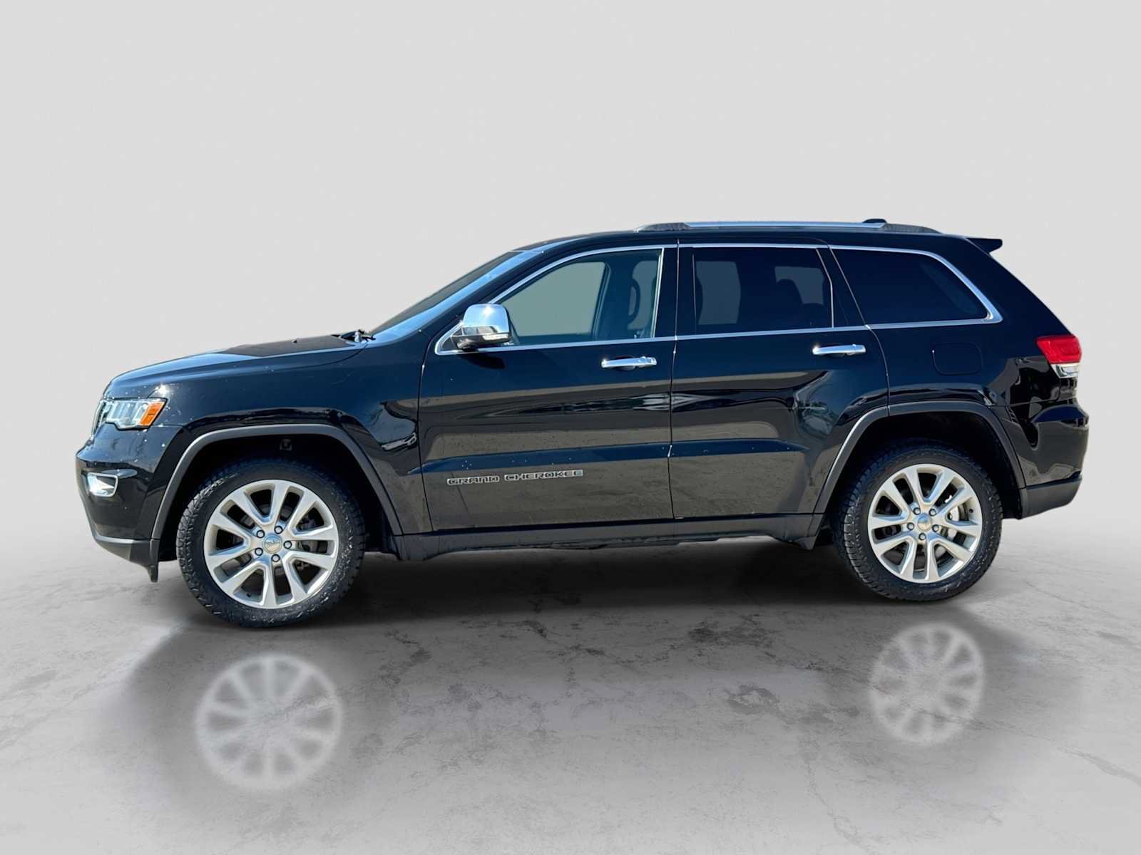 Used 2017 Jeep Grand Cherokee Limited AWD/4WD image 3