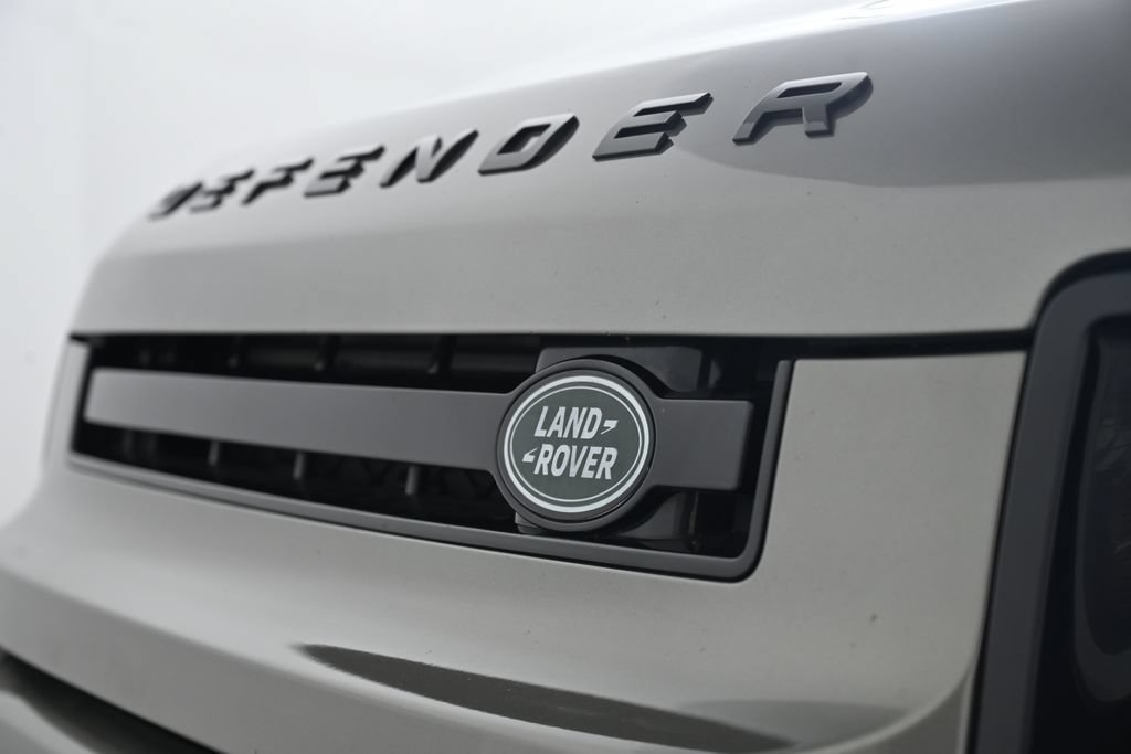 Used 2023 Land Rover Defender 110 S AWD/4WD image 14