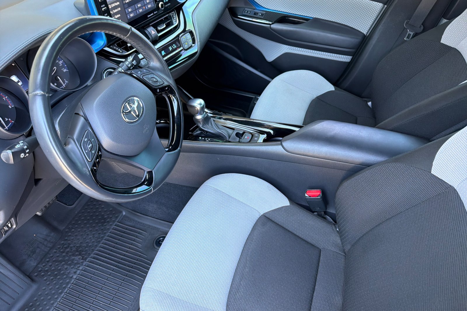Used 2019 Toyota C-HR XLE FWD image 10