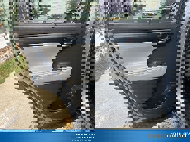 Used 2022 Toyota Highlander XLE image 18