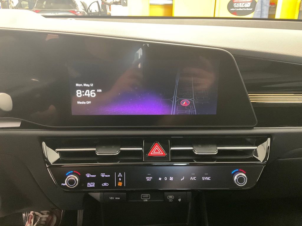 Certified 2025 Kia Niro EX image 16