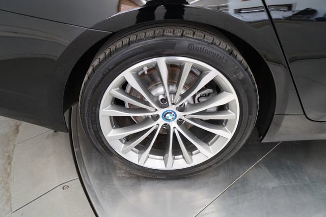 Used 2023 BMW 530e xDrive w/ Convenience Package image 41