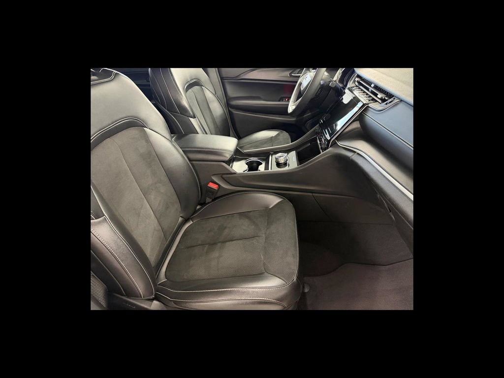 Used 2024 Jeep Grand Cherokee L Laredo AWD/4WD image 18