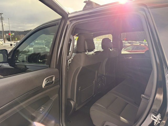 Used 2020 Jeep Grand Cherokee Laredo image 16