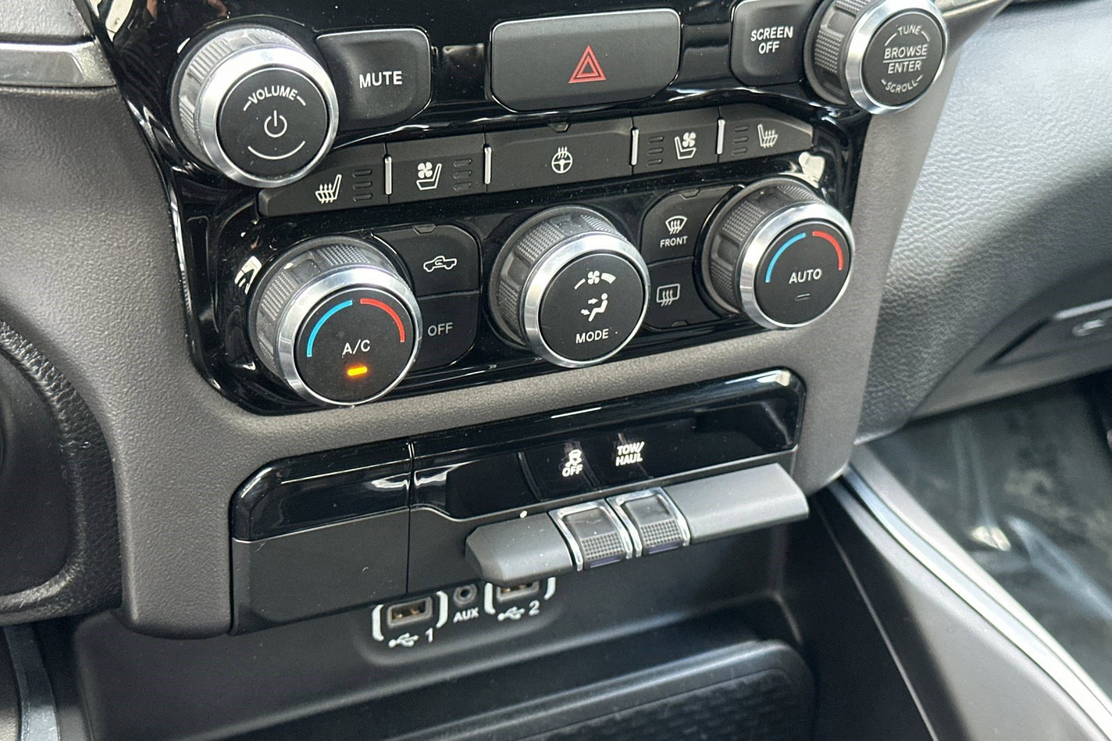 Used 2023 RAM 1500 Laramie AWD/4WD image 18