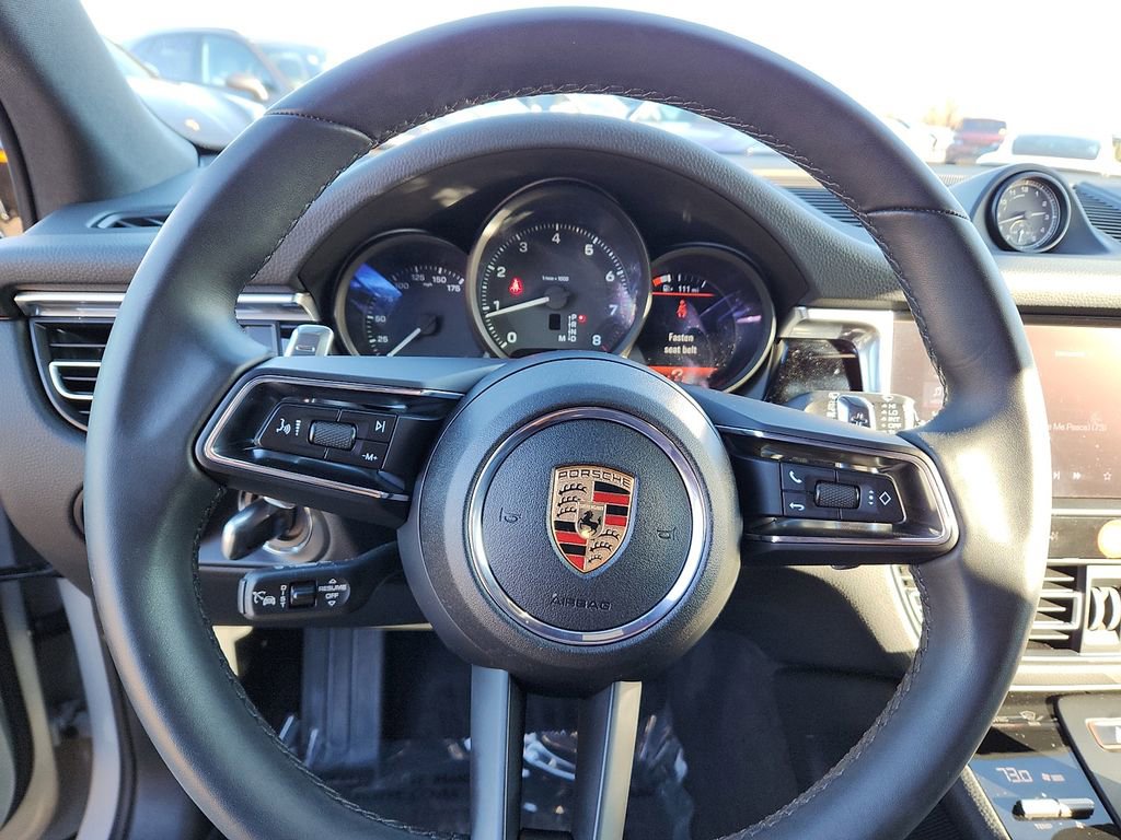 Certified 2025 Porsche Macan image 18