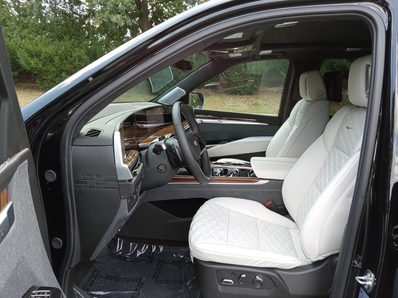 Used 2026 Cadillac Escalade Platinum Sport AWD/4WD image 10