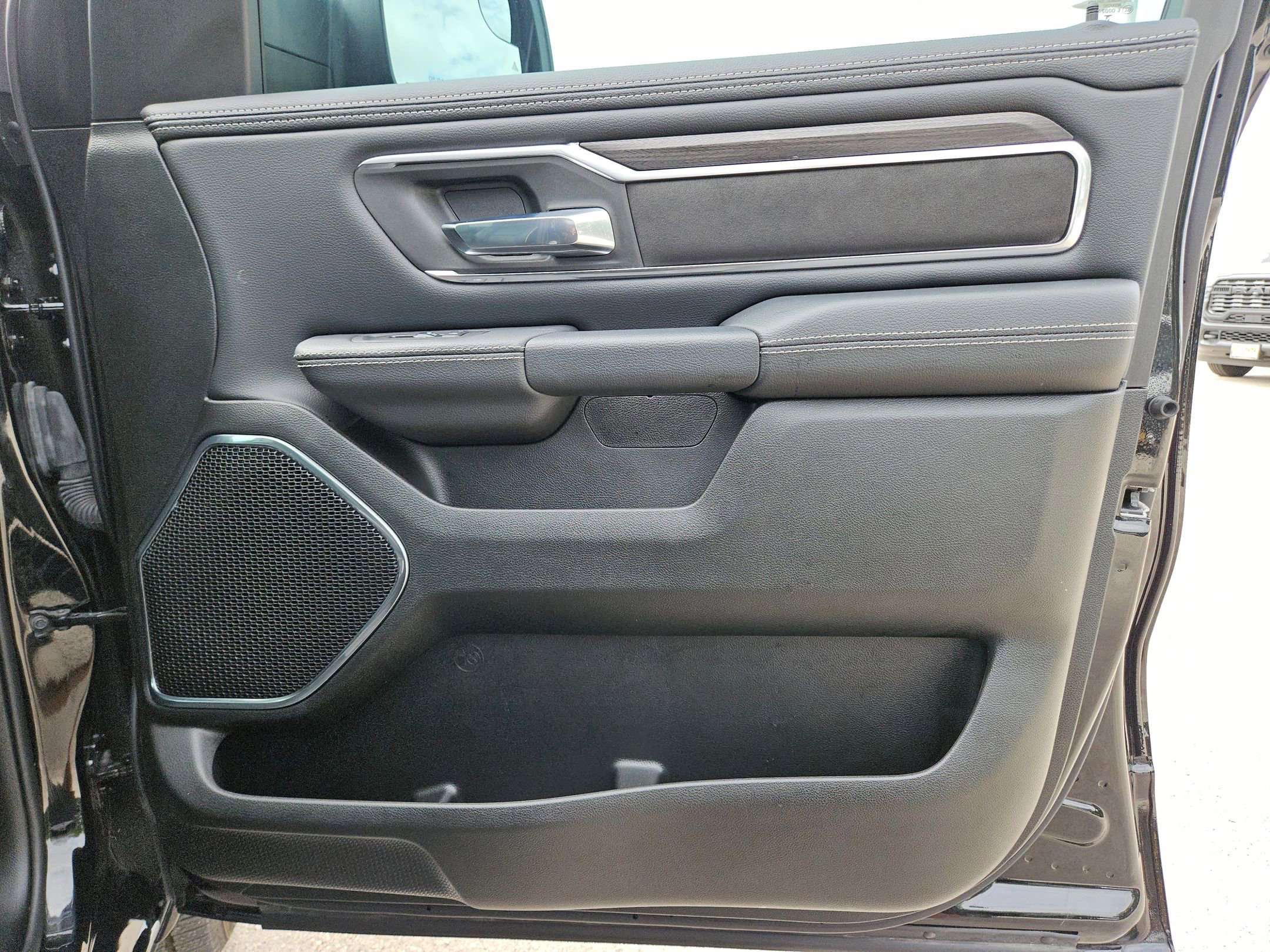 Used 2026 RAM 1500 Laramie AWD/4WD image 29