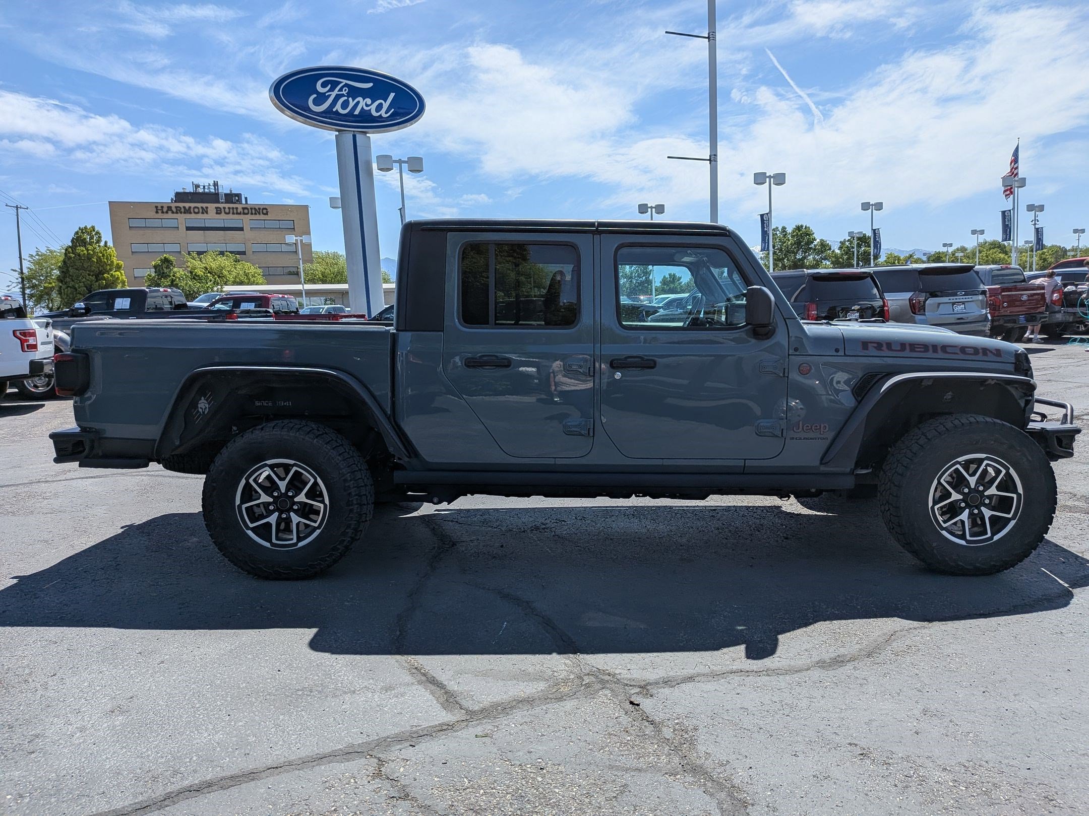 Used 2024 Jeep Gladiator Rubicon w/ Steel Bumper Group AWD/4WD image 2