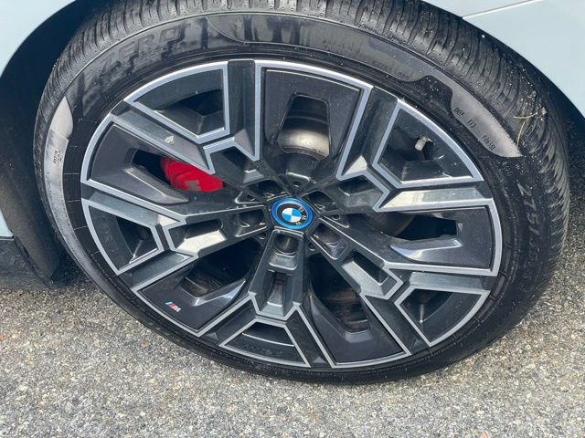 Certified 2025 BMW i5 xDrive40 w/ M Sport Package AWD/4WD image 25