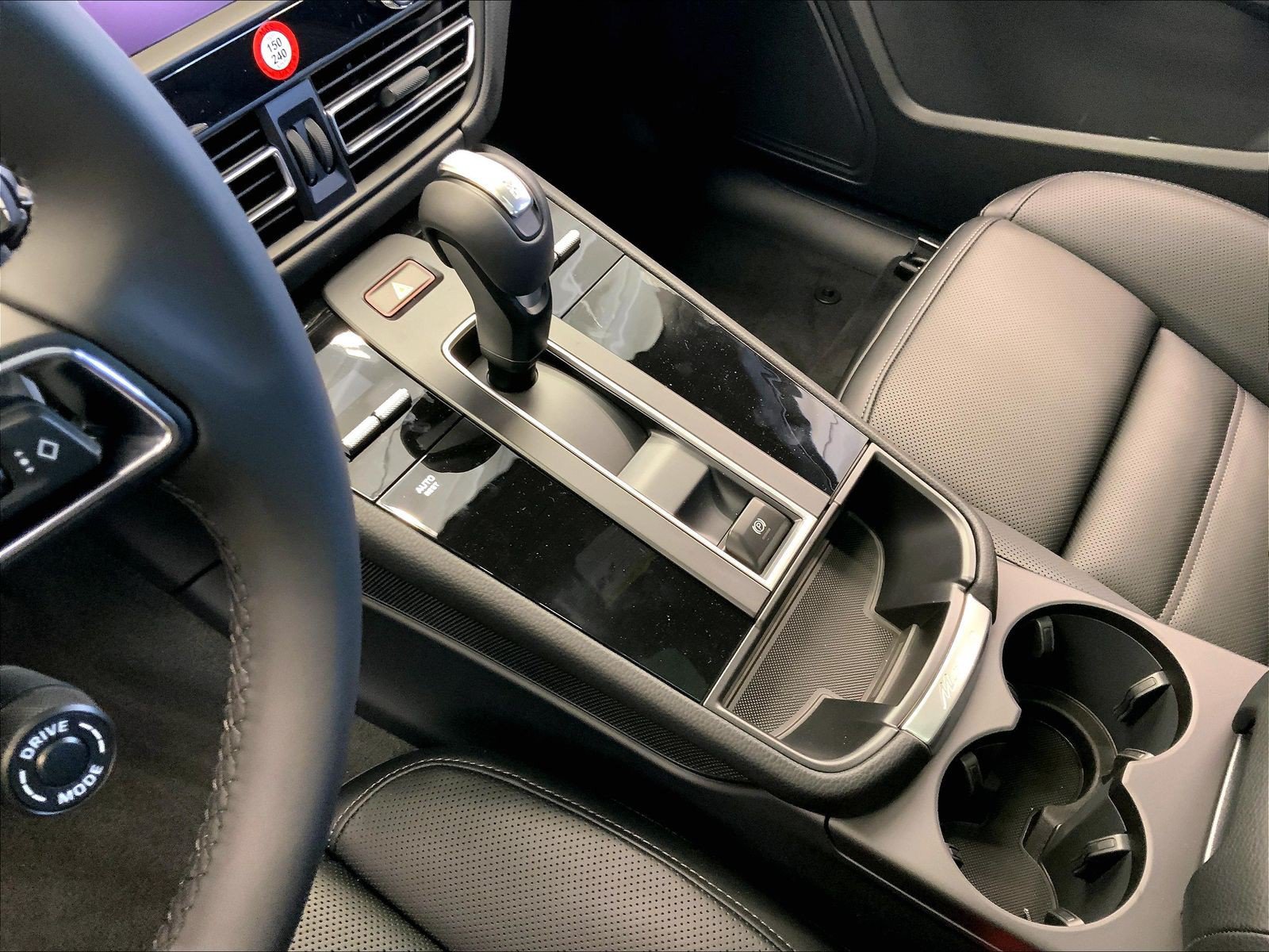 Certified 2026 Porsche Macan AWD/4WD image 17
