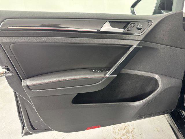 Used 2015 Volkswagen GTI SE image 16