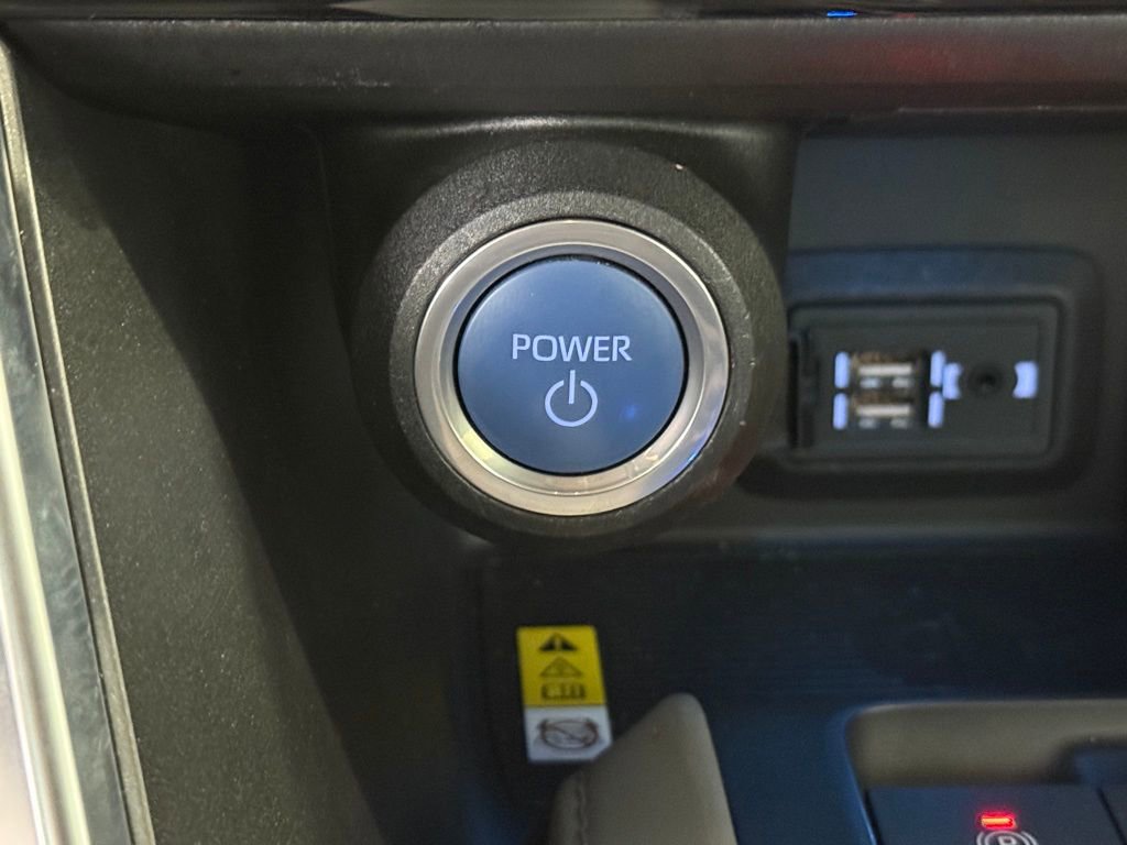 Certified 2021 Toyota Venza LE w/ Carpet Mat Package (TMS) image 26