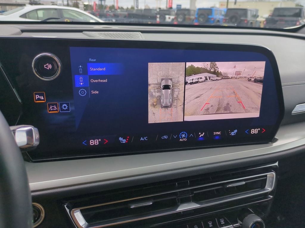 Used 2024 Chevrolet Traverse LT w/ Enhanced Driving Package image 20