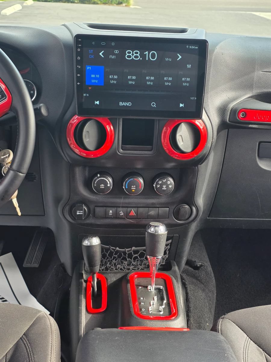 Used 2015 Jeep Wrangler Unlimited Sport w/ Connectivity Group AWD/4WD image 19