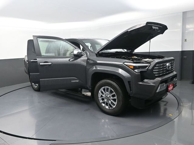 Used 2024 Toyota Tacoma Limited w/ Limited Package (LT) AWD/4WD image 38