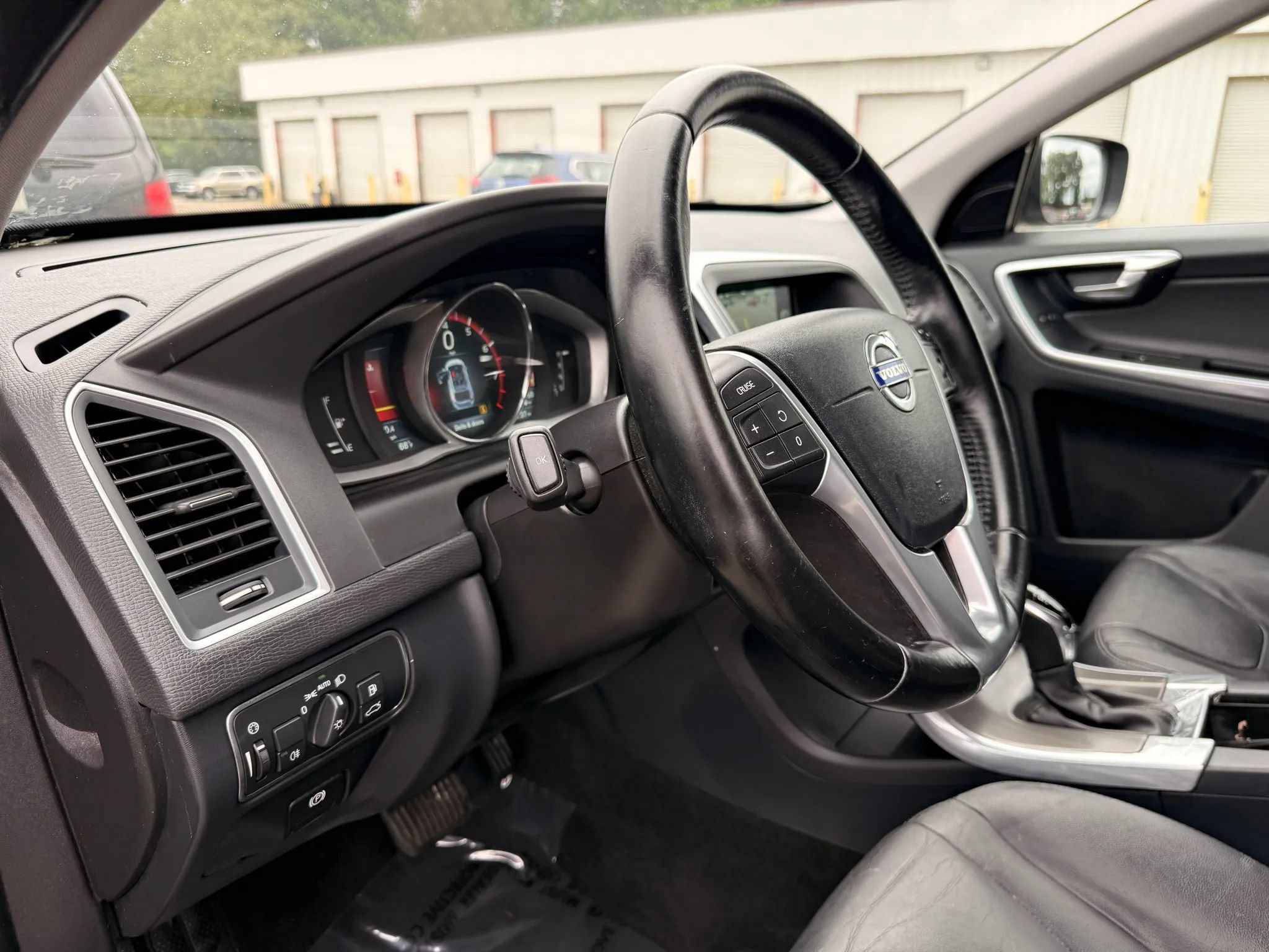 Used 2015 Volvo XC60 T5 w/ Proximity Package AWD/4WD image 17