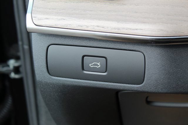 New 2026 Volvo XC90 B6 Plus w/ Protection Package Premier AWD/4WD image 20