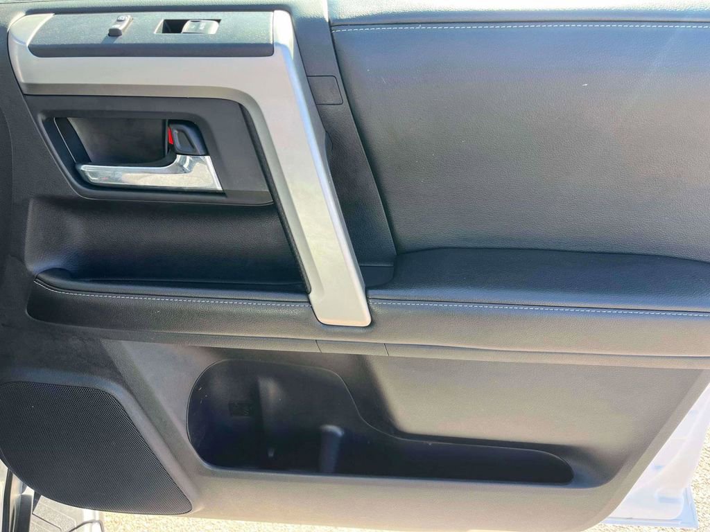 Used 2014 Toyota 4Runner SR5 Premium image 11