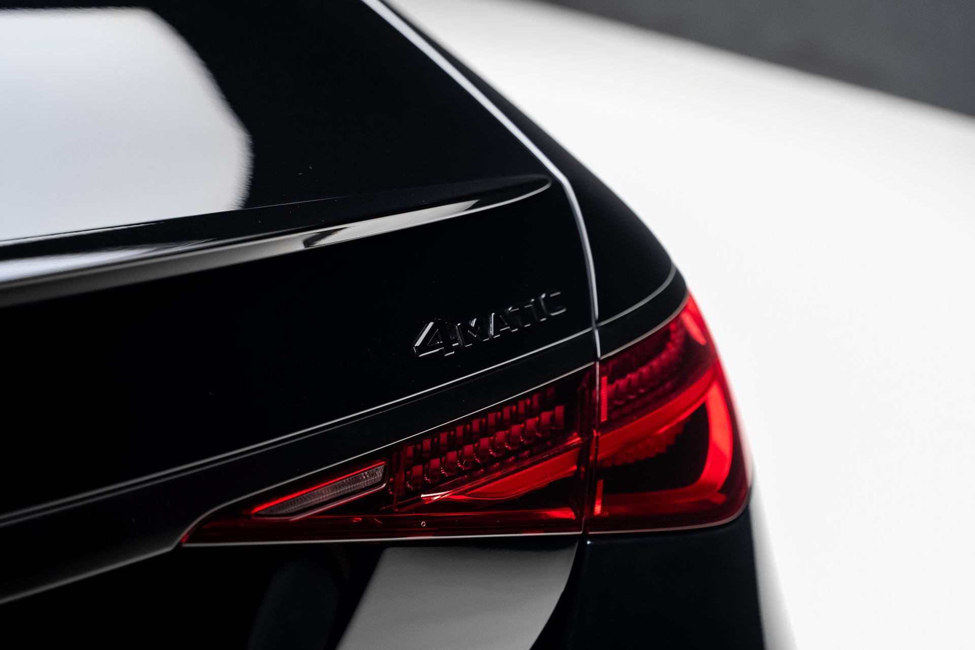 Used 2024 Mercedes-Benz S 580e 4MATIC Sedan w/ Warmth & Comfort Package image 31