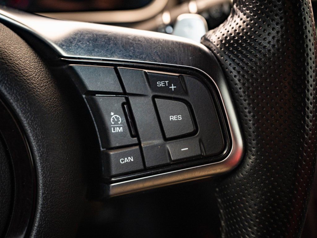 Used 2022 Jaguar F-TYPE R image 25