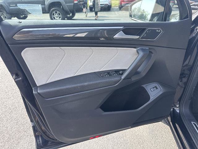 Used 2019 Volkswagen Tiguan SEL Premium w/ 3rd Row Seat Package image 8