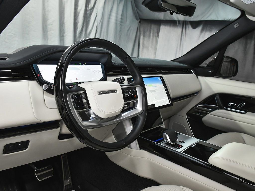 Used 2025 Land Rover Range Rover SE AWD/4WD image 28