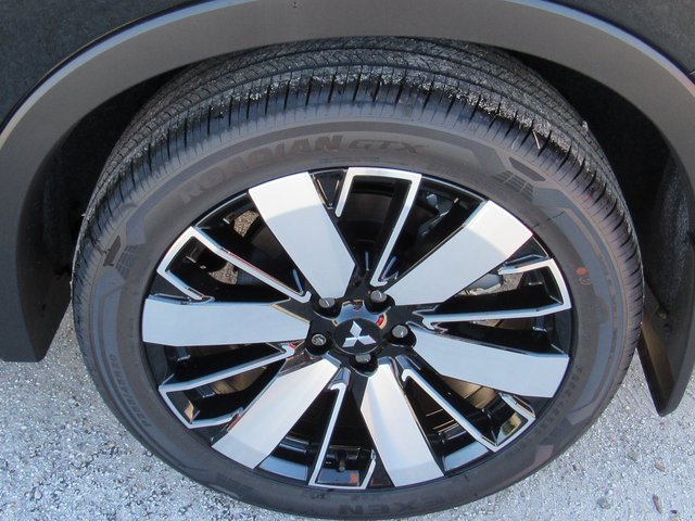 New 2025 Mitsubishi Outlander SE image 8