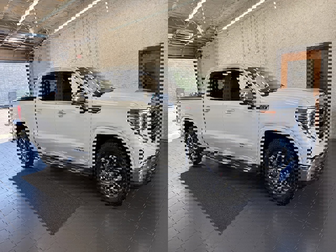Used 2022 GMC Sierra 1500 SLT w/ SLT Premium Plus Package