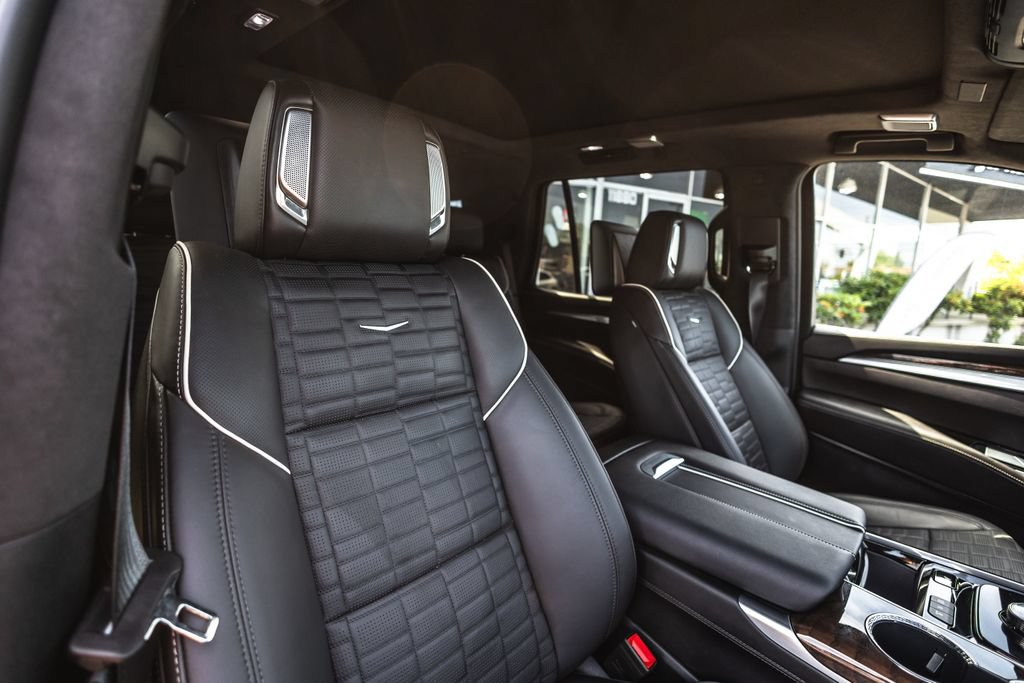 Used 2025 Cadillac Escalade Sport Platinum w/ LPO, Floor Liner Package AWD/4WD image 28