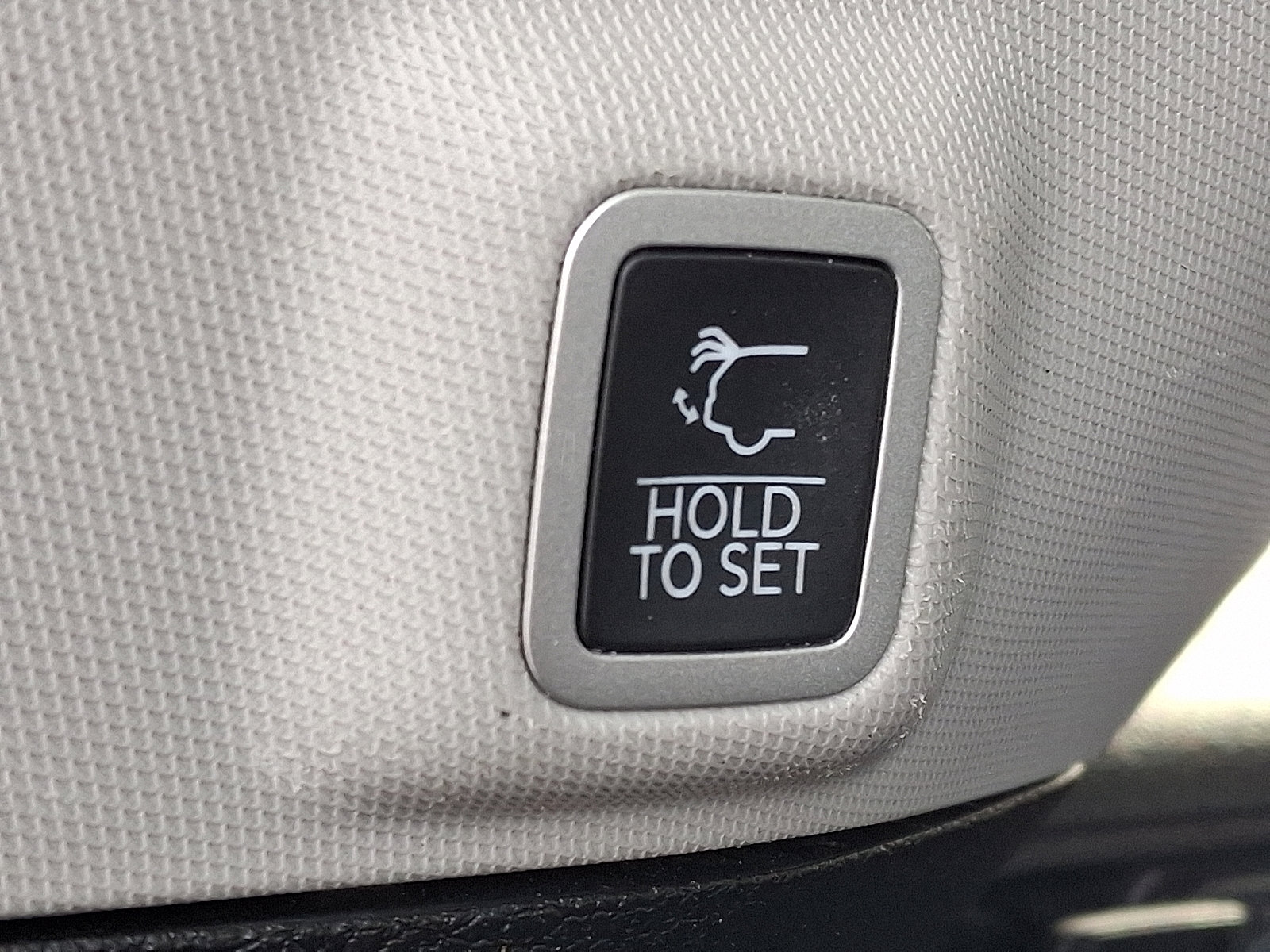 Used 2023 Jeep Grand Cherokee Limited w/ Luxury Tech Group II image 29