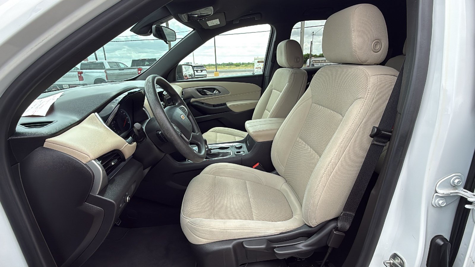 Used 2022 Chevrolet Traverse LS FWD image 9