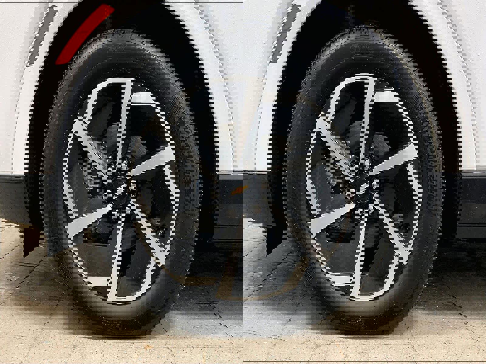 Used 2025 Chevrolet Equinox EV LT image 7