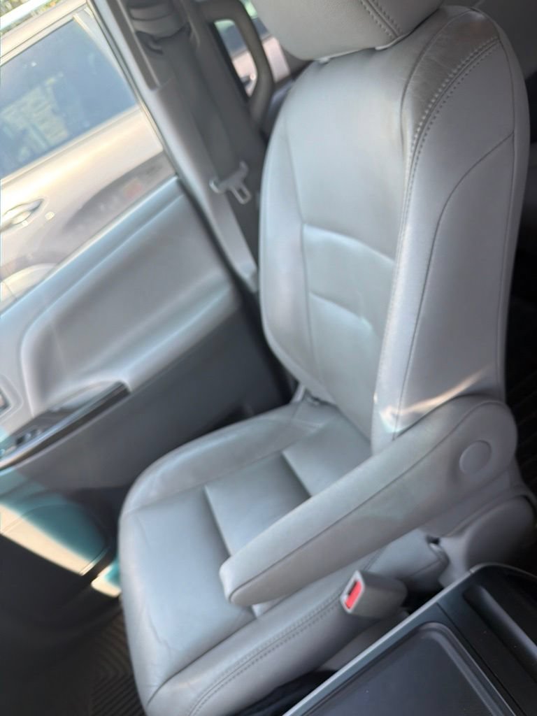 Used 2015 Toyota Sienna XLE w/ XLE Navigation Package AWD/4WD image 28