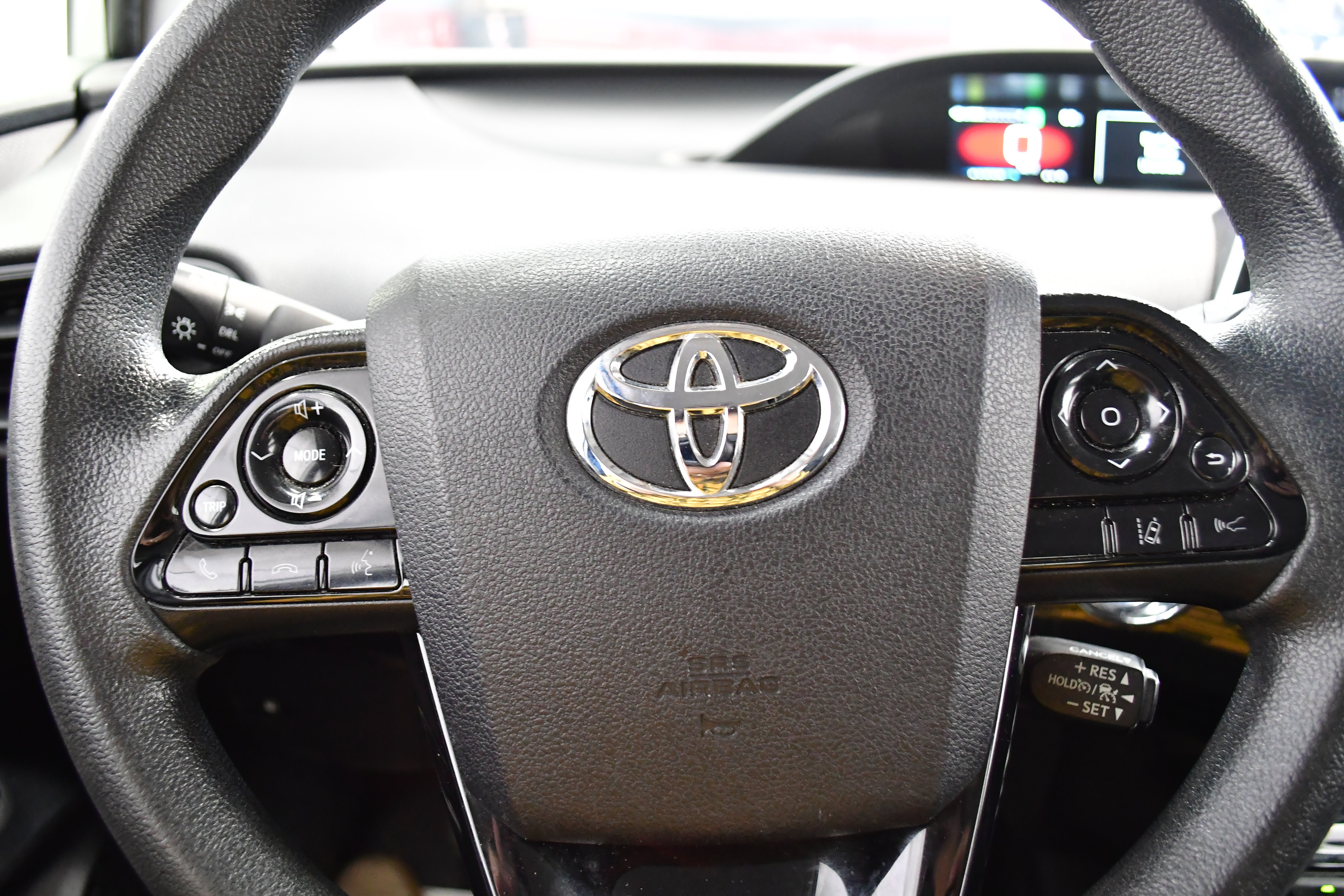 Used 2022 Toyota Prius LE image 31
