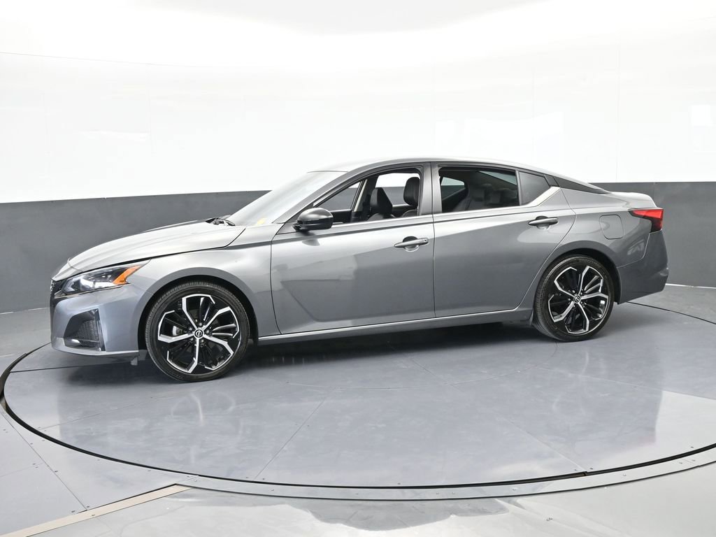 Used 2024 Nissan Altima 2.5 SR image 2
