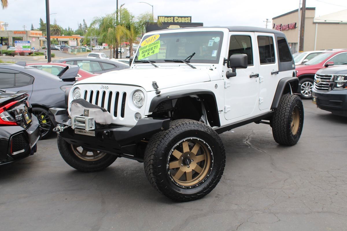 Used 2018 Jeep Wrangler Unlimited Rubicon w/ Connectivity Group AWD/4WD image 39