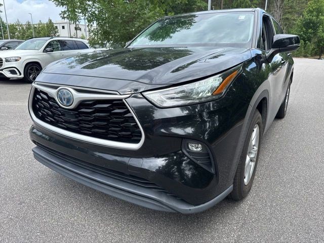 Used 2020 Toyota Highlander LE FWD image 1