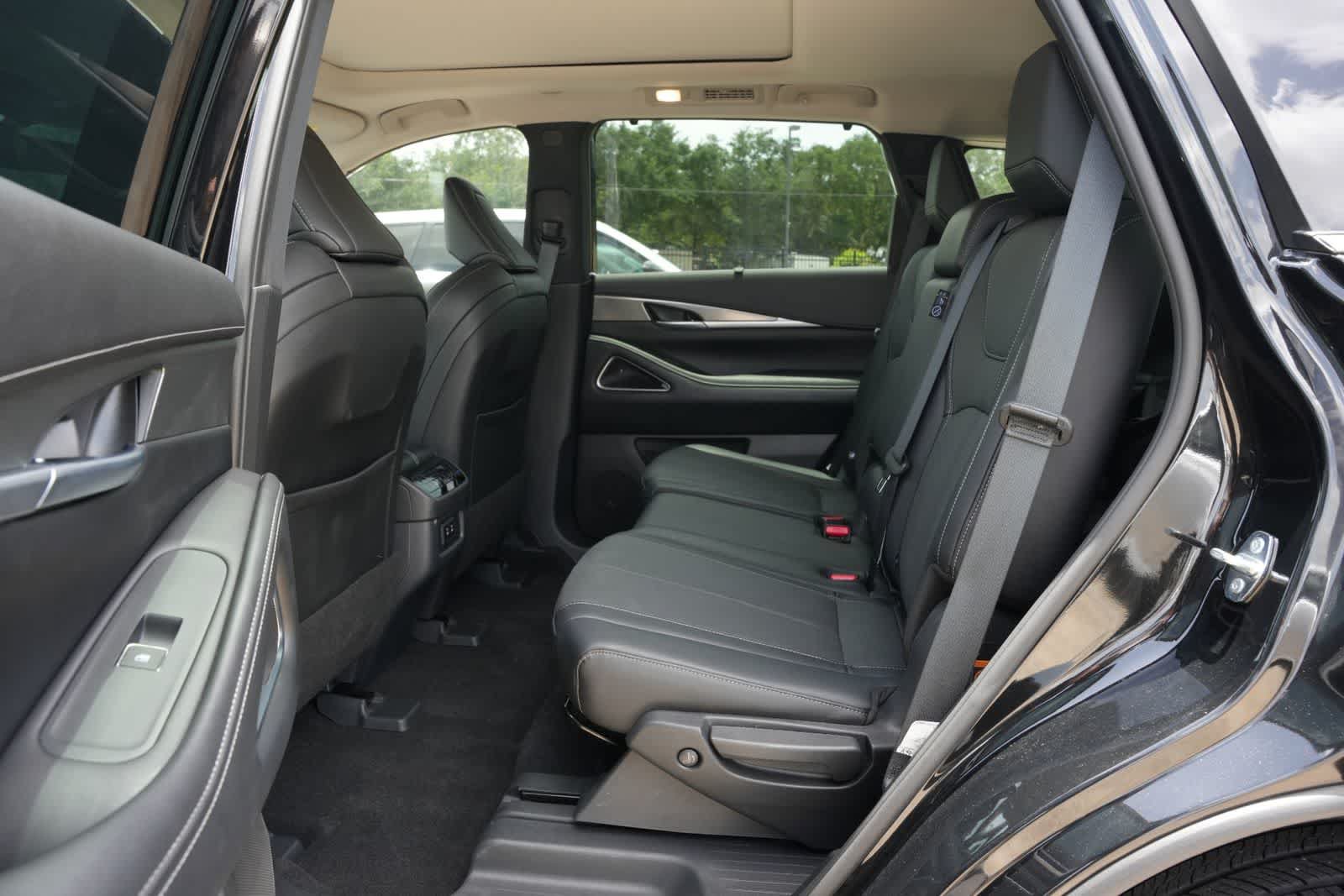 Certified 2026 INFINITI QX60 Luxe w/ Cargo Package FWD image 19