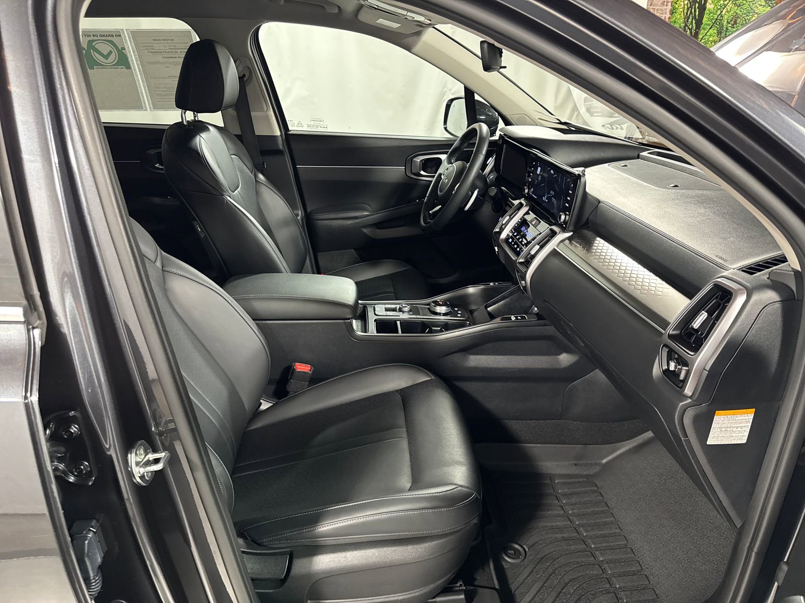 Certified 2022 Kia Sorento EX AWD/4WD image 29
