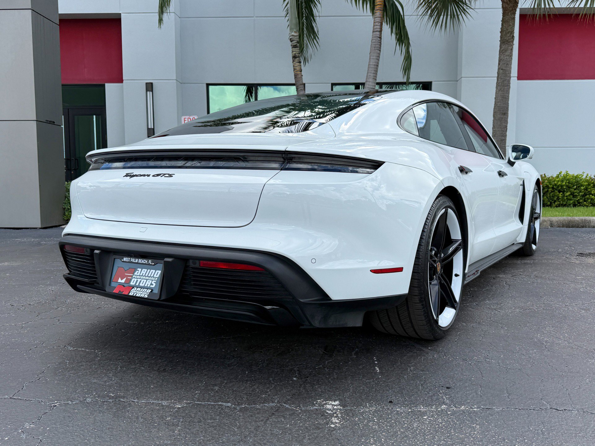 Used 2022 Porsche Taycan GTS image 19