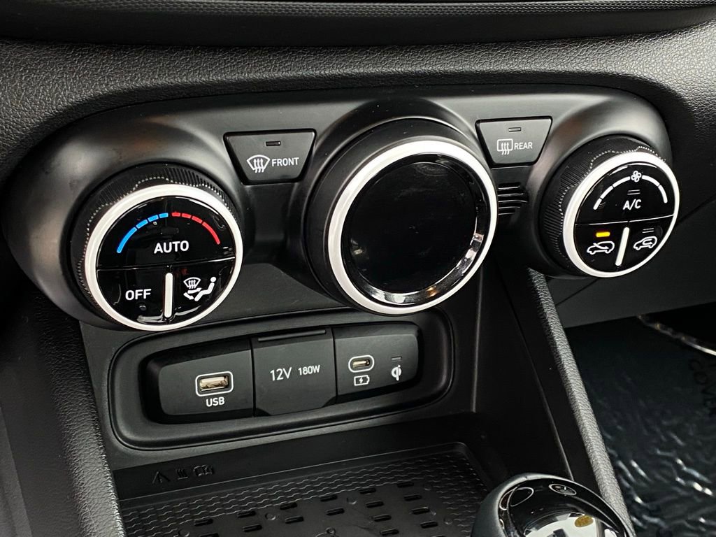 Used 2024 Hyundai Venue Limited image 21