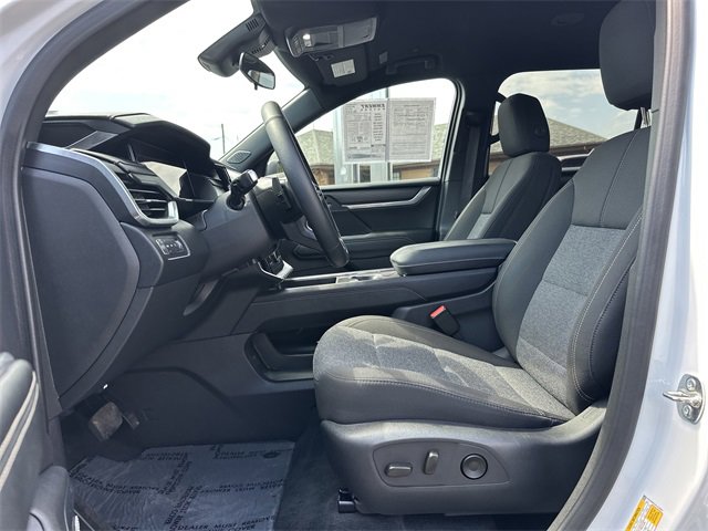 Used 2025 GMC Acadia Elevation image 10