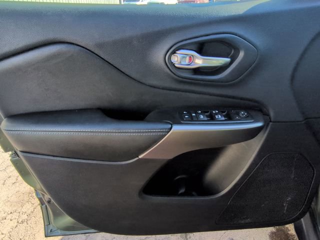 Used 2019 Jeep Cherokee Latitude Plus w/ Cold Weather Group image 23