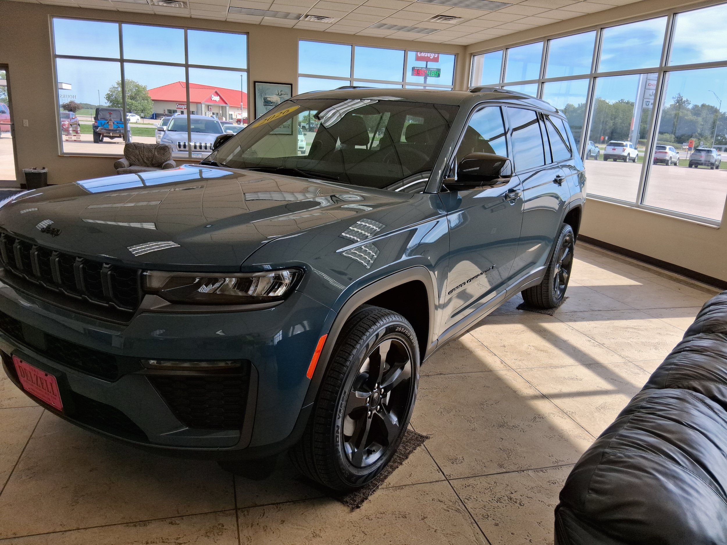 New 2026 Jeep Grand Cherokee L Limited w/ Limited Altitude Package AWD/4WD image 4